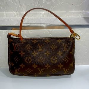 Authentic used Louis Vuitton pochette